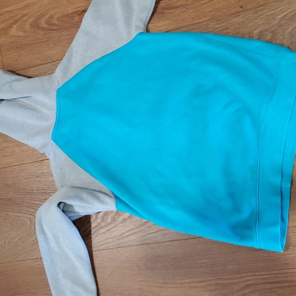 UNDER ARMOUR hoodie.    #3973 - Picture 5 of 6